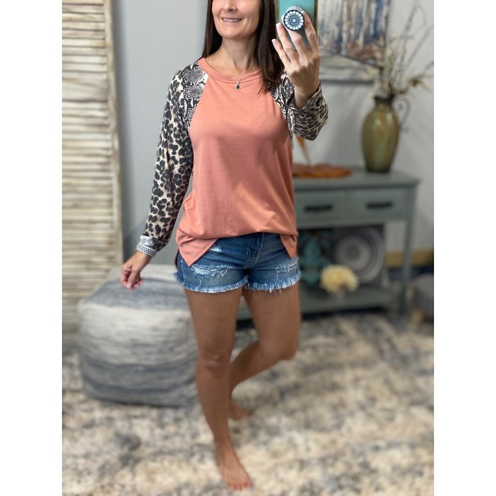 ❤️‍🔥Leopard Snake Contrast Pattern Long Raglan Sleeve Scoop Neck Mauve 4221